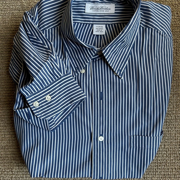 Brooks Brothers Men's Navy and White Striped Shirt - Picture 1 of 1